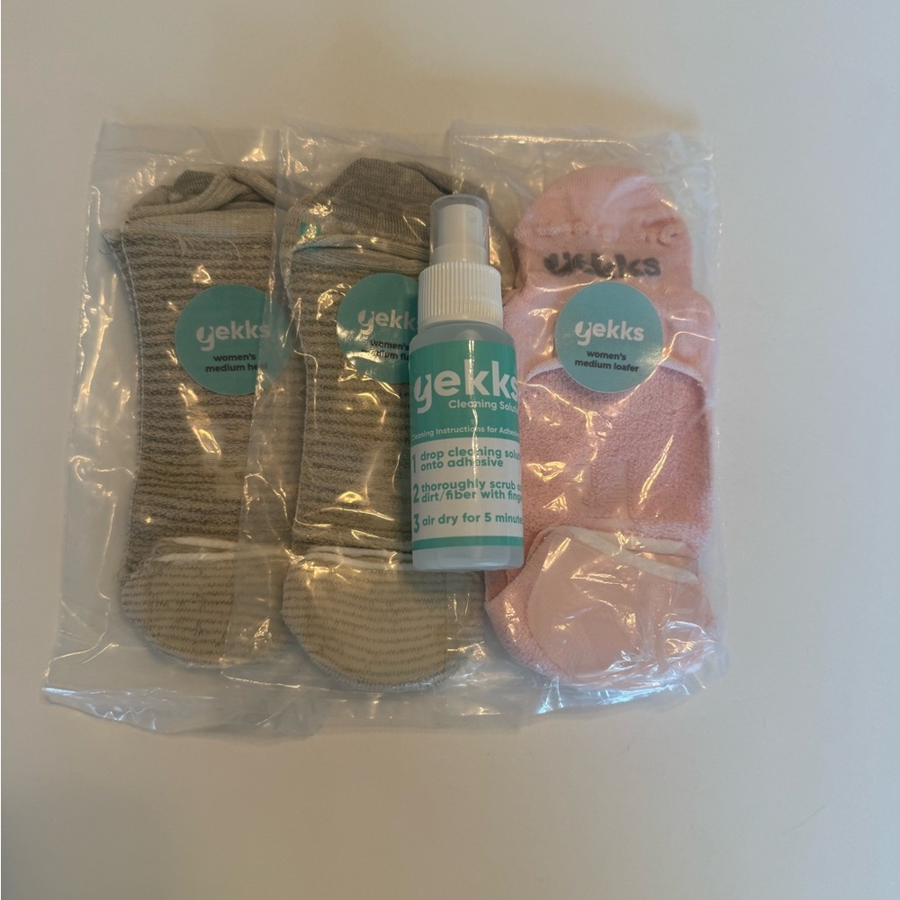 NWT Gekks No Show Socks Size M with Cleaning Spray